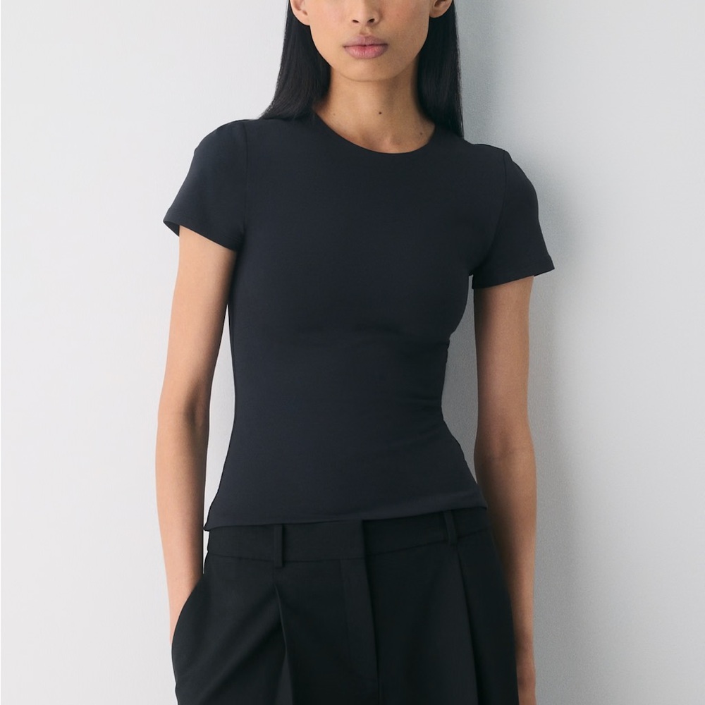 Aritzia black top!